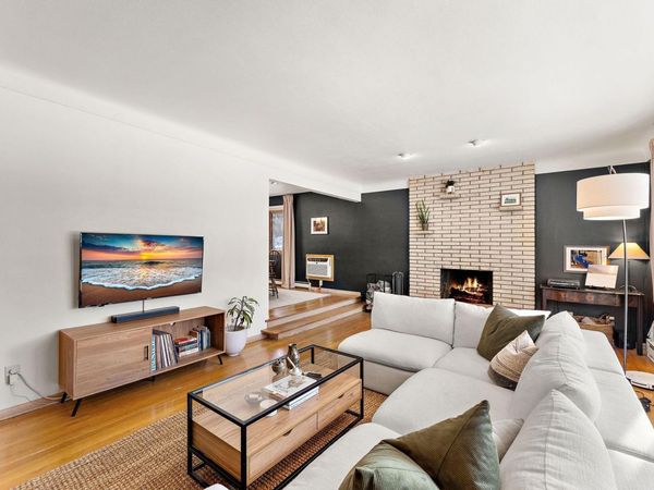 3100 Oxford Street N, Roseville, MN 55113