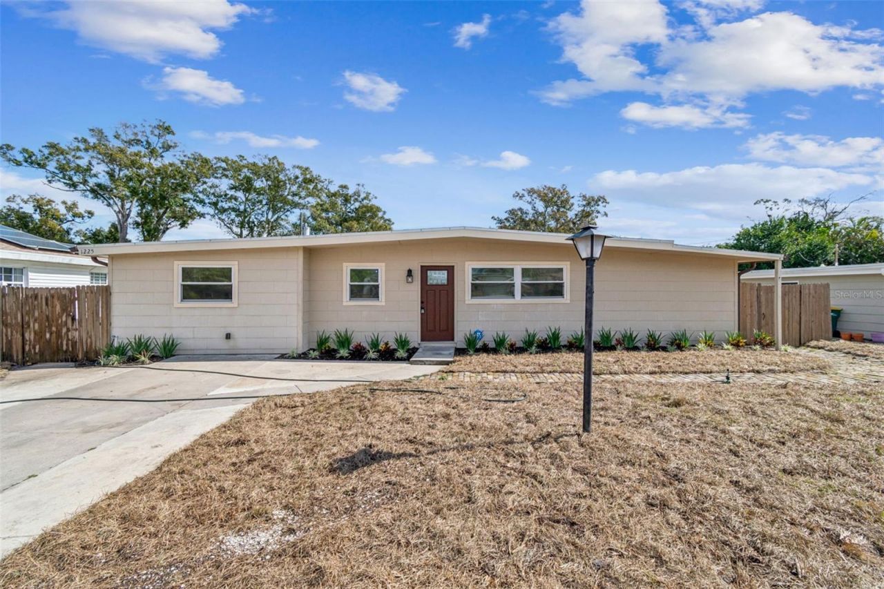 1225 Lynn Avenue, Clearwater, FL 33755 Main Photo
