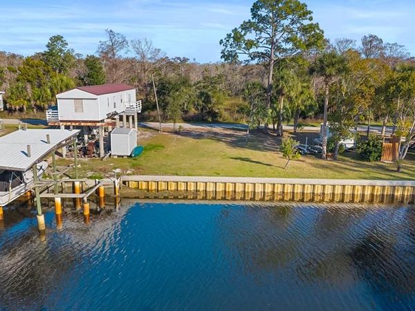 552 SE 256th St, Suwannee, FL 32692