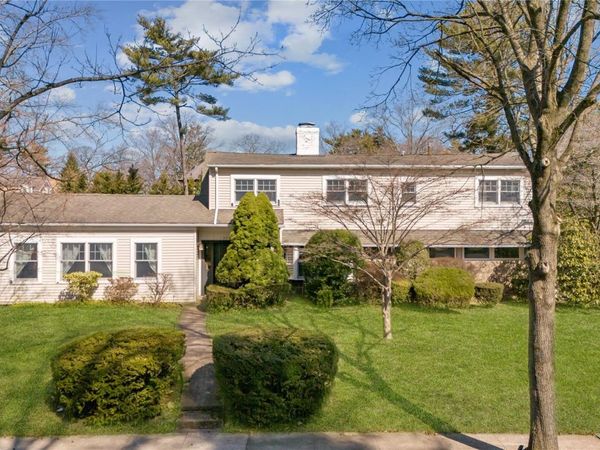 19 Strawberry Lane, Roslyn Heights, NY 11577