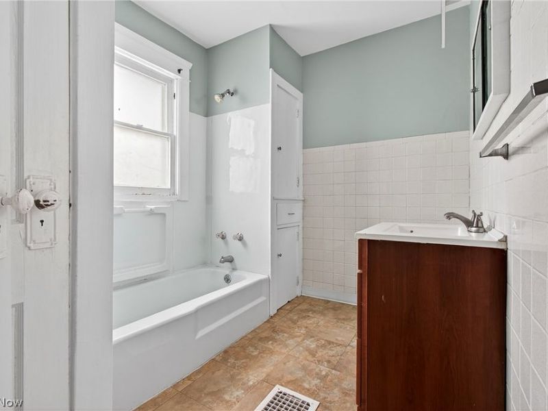 245 E Ford Avenue, Barberton, OH 44203 Photo 19