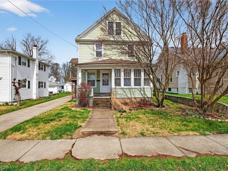 245 E Ford Avenue, Barberton, OH 44203 Photo 2