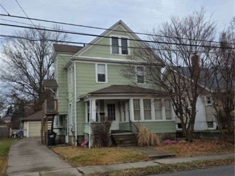 245 E Ford Avenue, Barberton, OH 44203 Photo 2