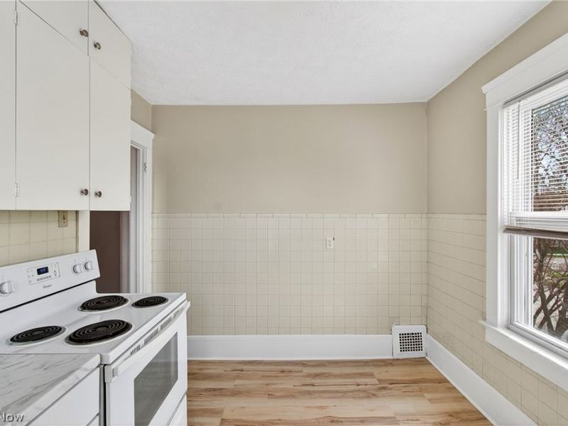 245 E Ford Avenue, Barberton, OH 44203 Photo 22