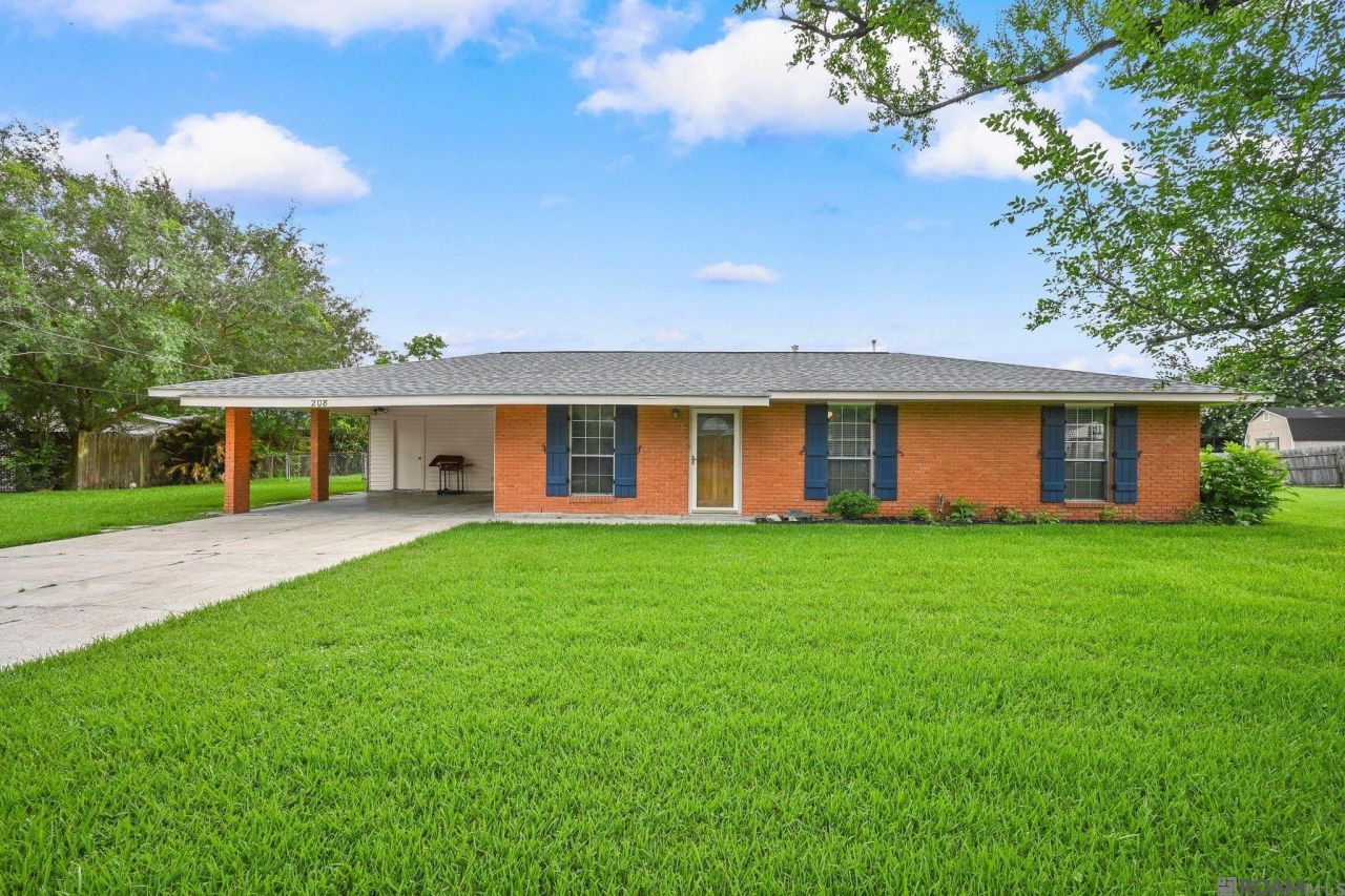 208 Hood St, Donaldsonville, LA 70346 Main Photo