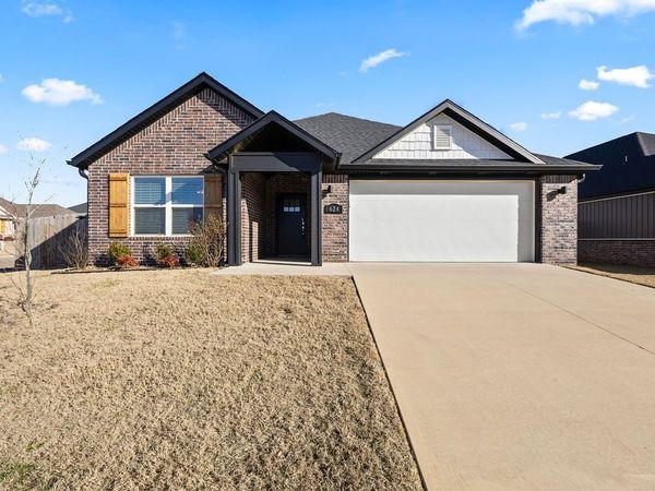 624 S Benchmark Lane, Fayetteville, AR 72704