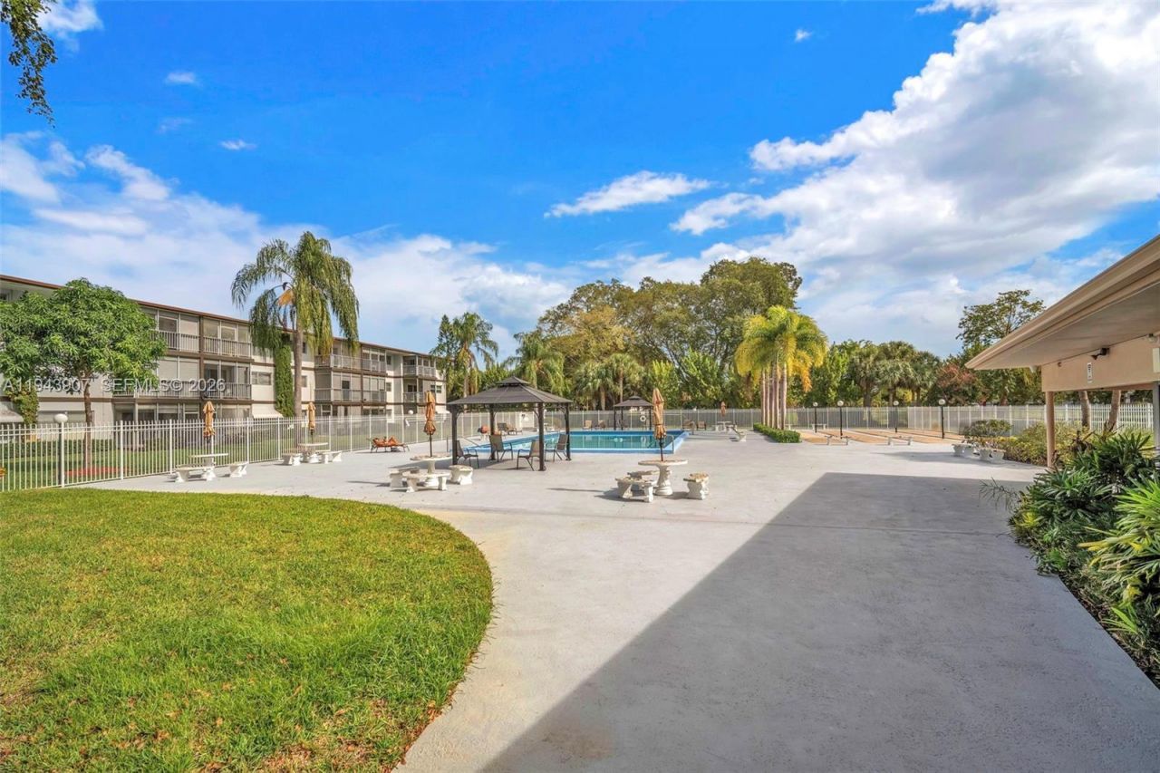 1201 Hillcrest Ct , Unit 102, Hollywood, FL 33021 Photo