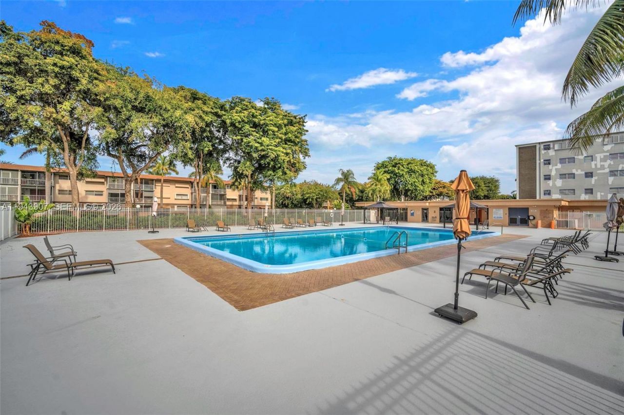 1201 Hillcrest Ct , Unit 102, Hollywood, FL 33021 Photo