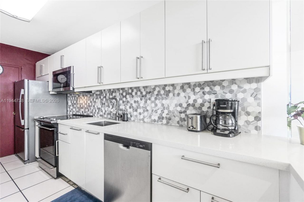 100 Lincoln Rd, Unit 1105, Miami Beach, FL 33139 Photo