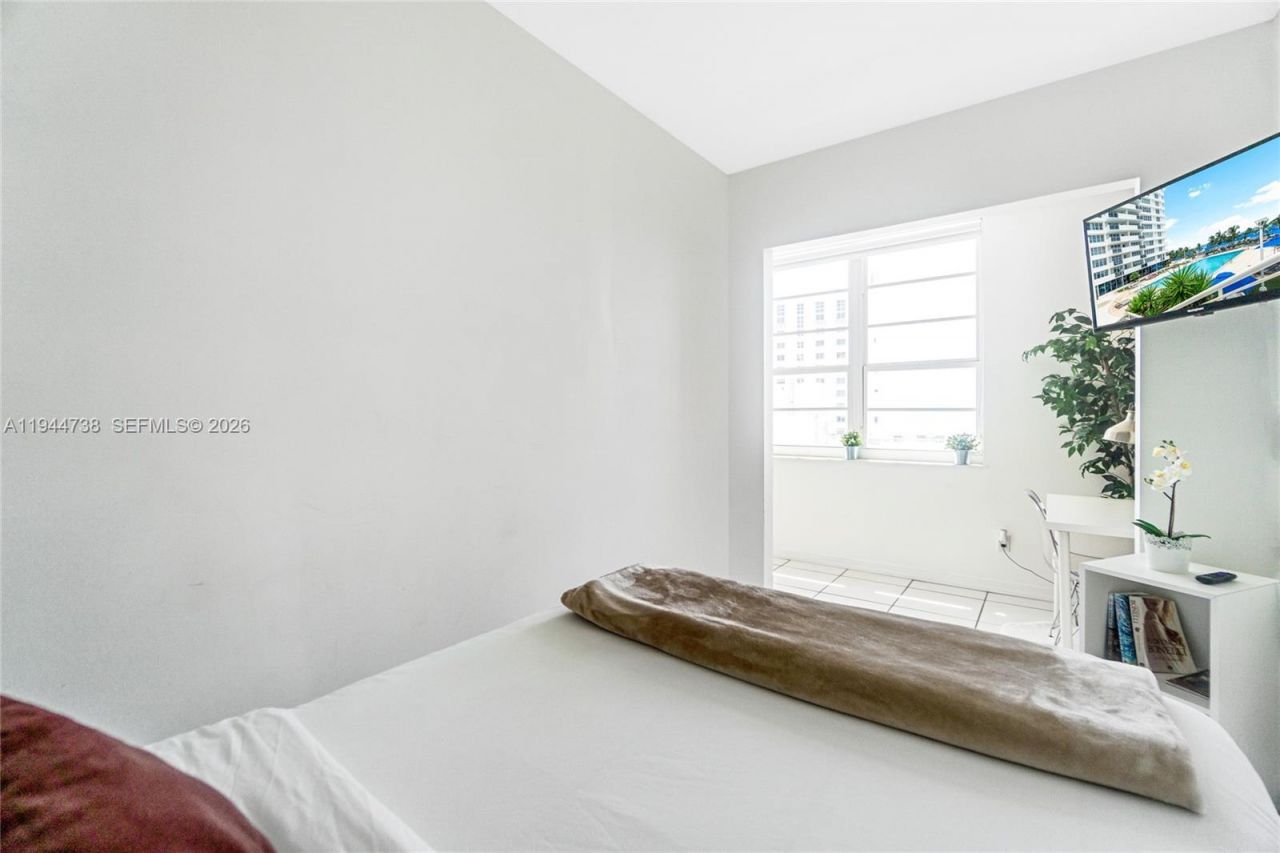 100 Lincoln Rd, Unit 1105, Miami Beach, FL 33139 Photo