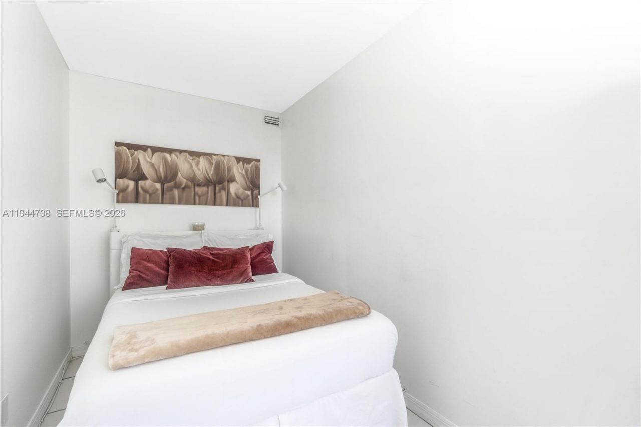 100 Lincoln Rd, Unit 1105, Miami Beach, FL 33139 Photo