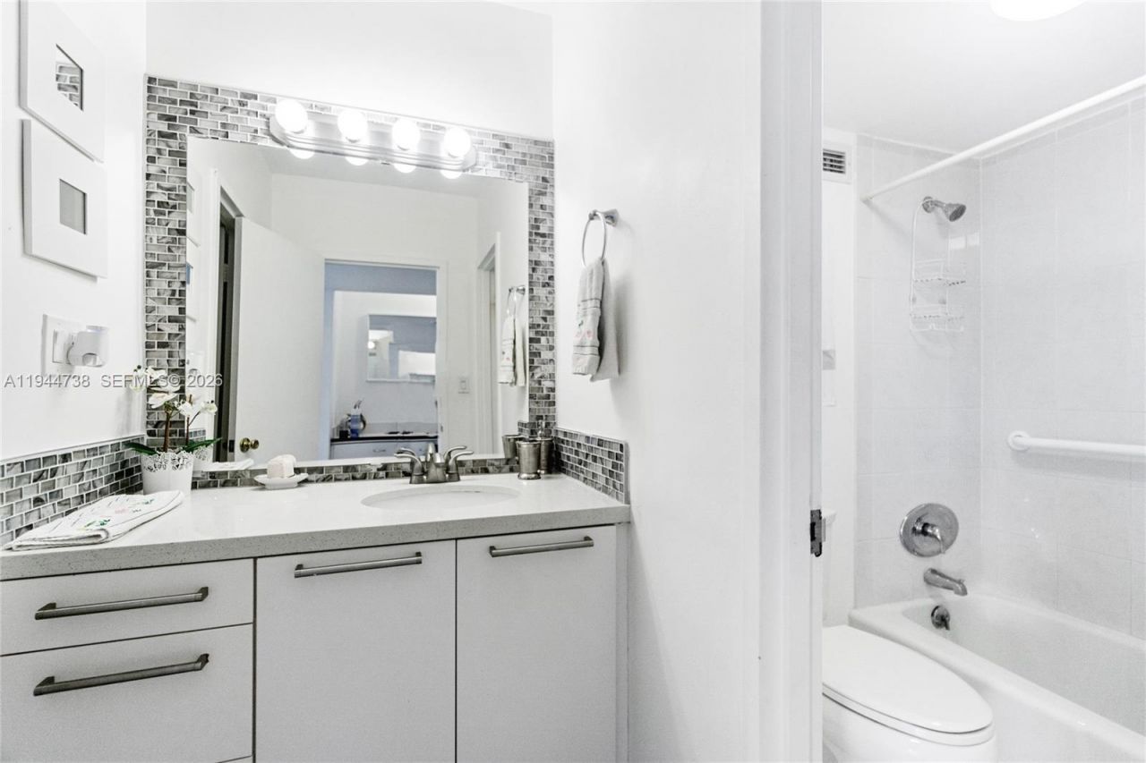 100 Lincoln Rd, Unit 1105, Miami Beach, FL 33139 Photo