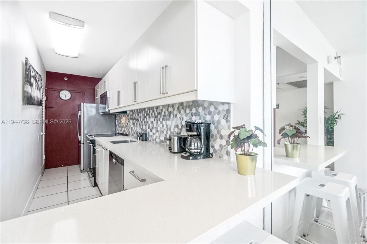 100 Lincoln Rd, Unit 1105, Miami Beach, FL 33139 Photo