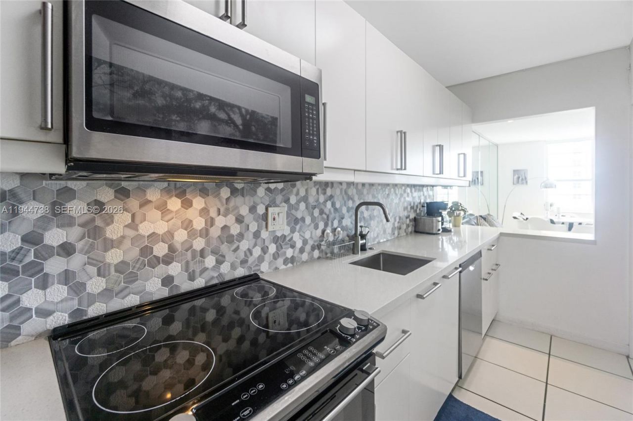 100 Lincoln Rd, Unit 1105, Miami Beach, FL 33139 Photo