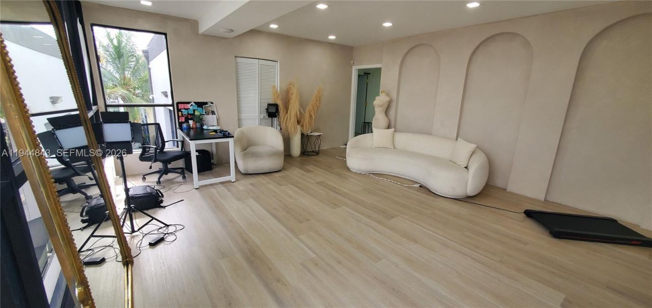 2100 NW 93rd Ave, Doral, FL 33172 Photo