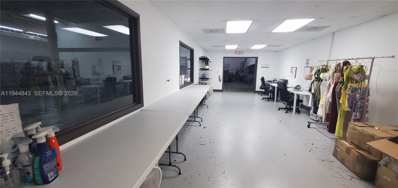 2100 NW 93rd Ave, Doral, FL 33172 Photo