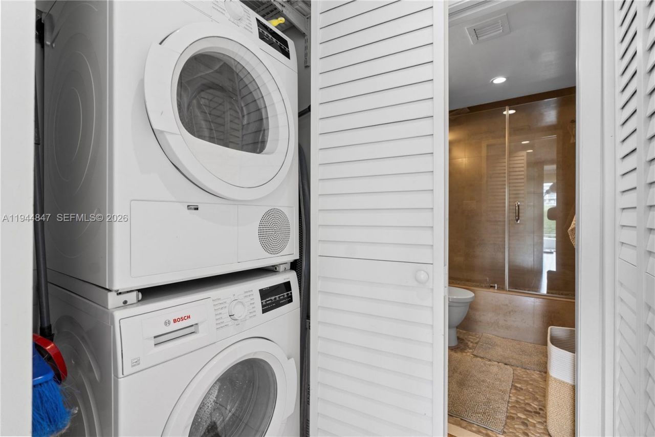 200 SE 15th Rd, Unit 5D, Miami, FL 33129 Photo