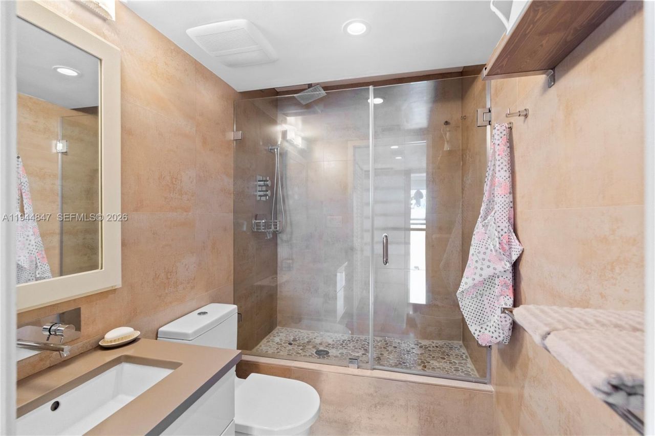 200 SE 15th Rd, Unit 5D, Miami, FL 33129 Photo