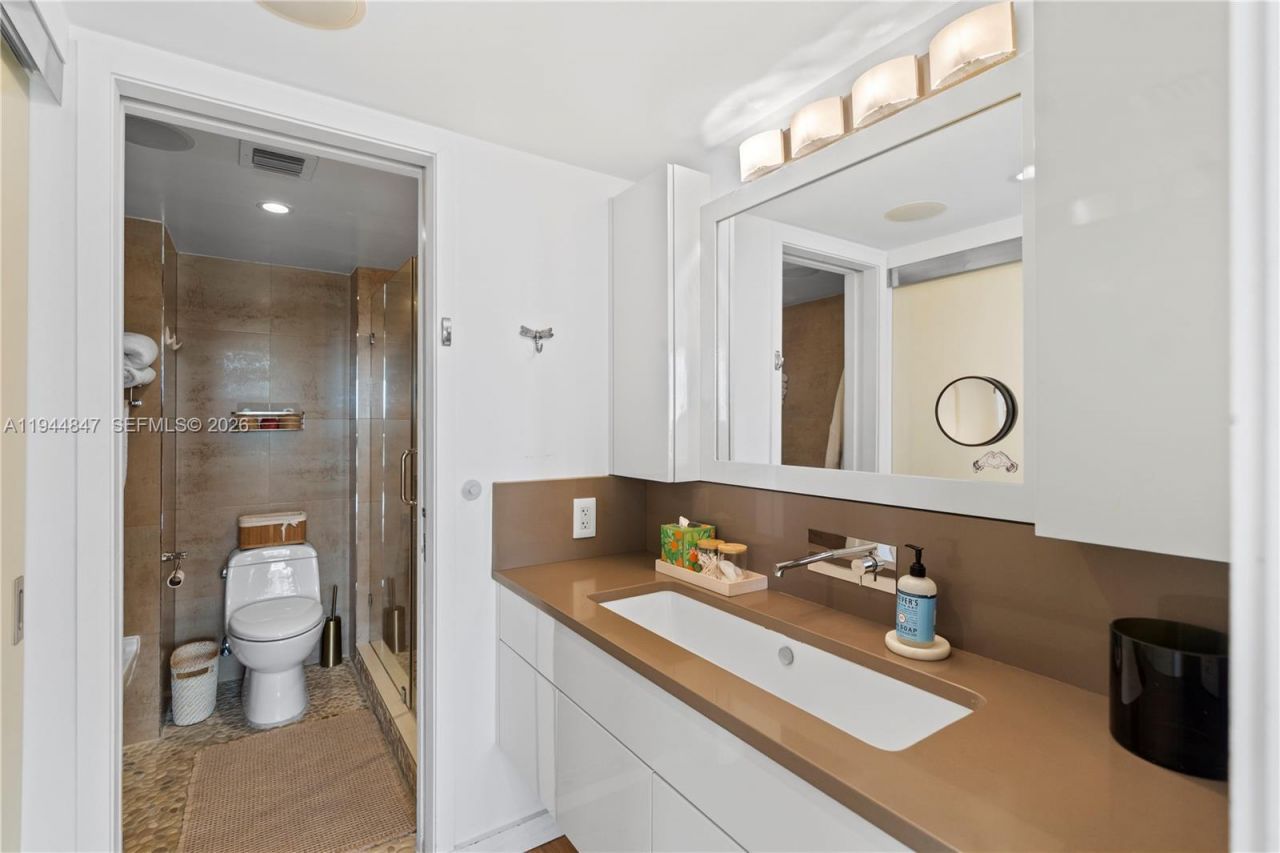 200 SE 15th Rd, Unit 5D, Miami, FL 33129 Photo