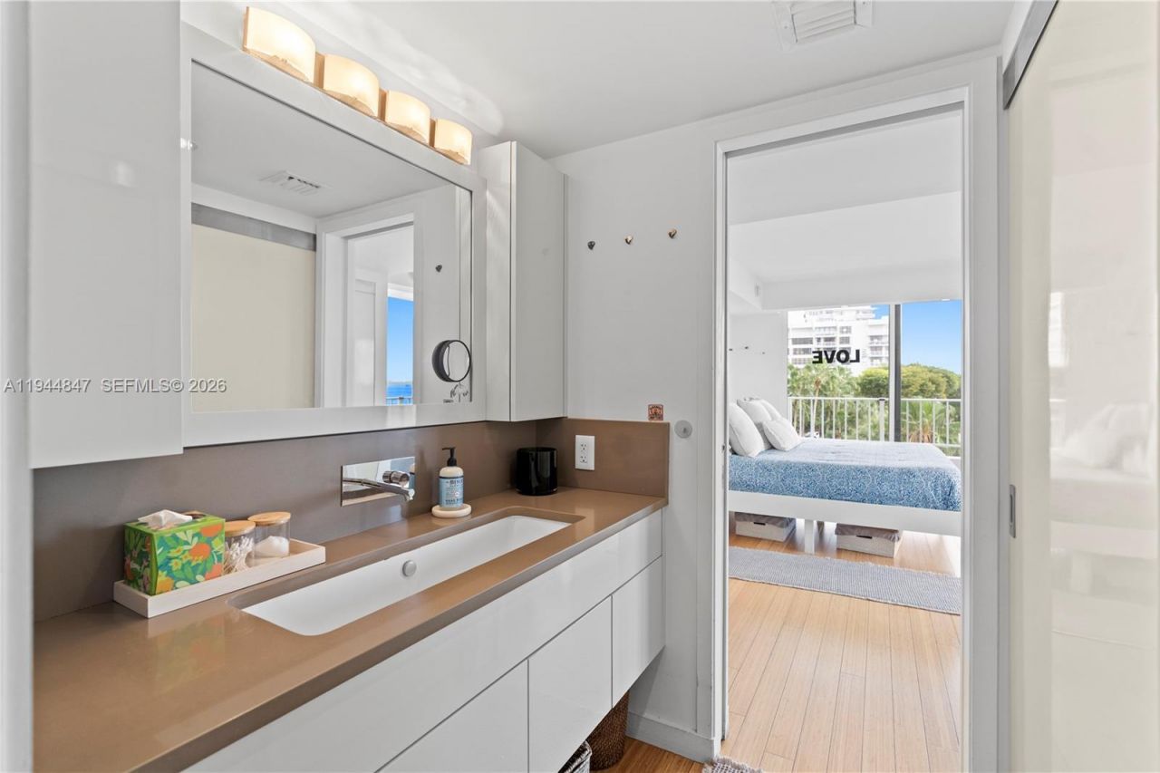 200 SE 15th Rd, Unit 5D, Miami, FL 33129 Photo