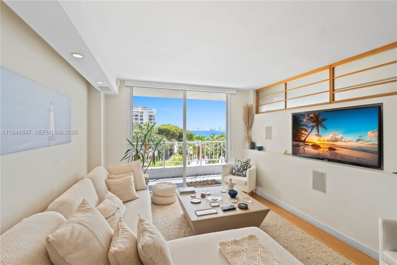 200 SE 15th Rd, Unit 5D, Miami, FL 33129 Photo