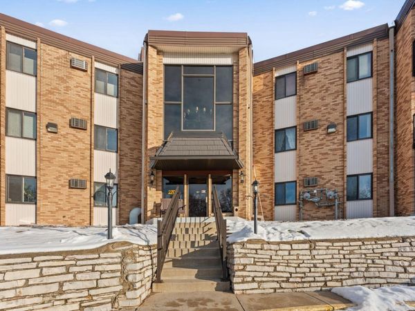 2700 Oxford Street N, Unit 101, Roseville, MN 55113