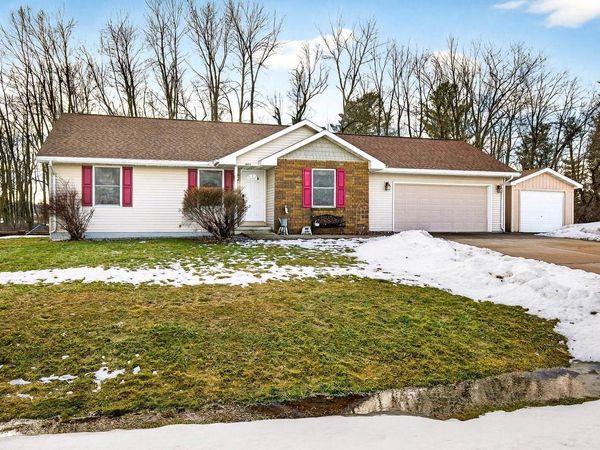 1025 MILL POND CIRCLE, Weyauwega, WI 54983