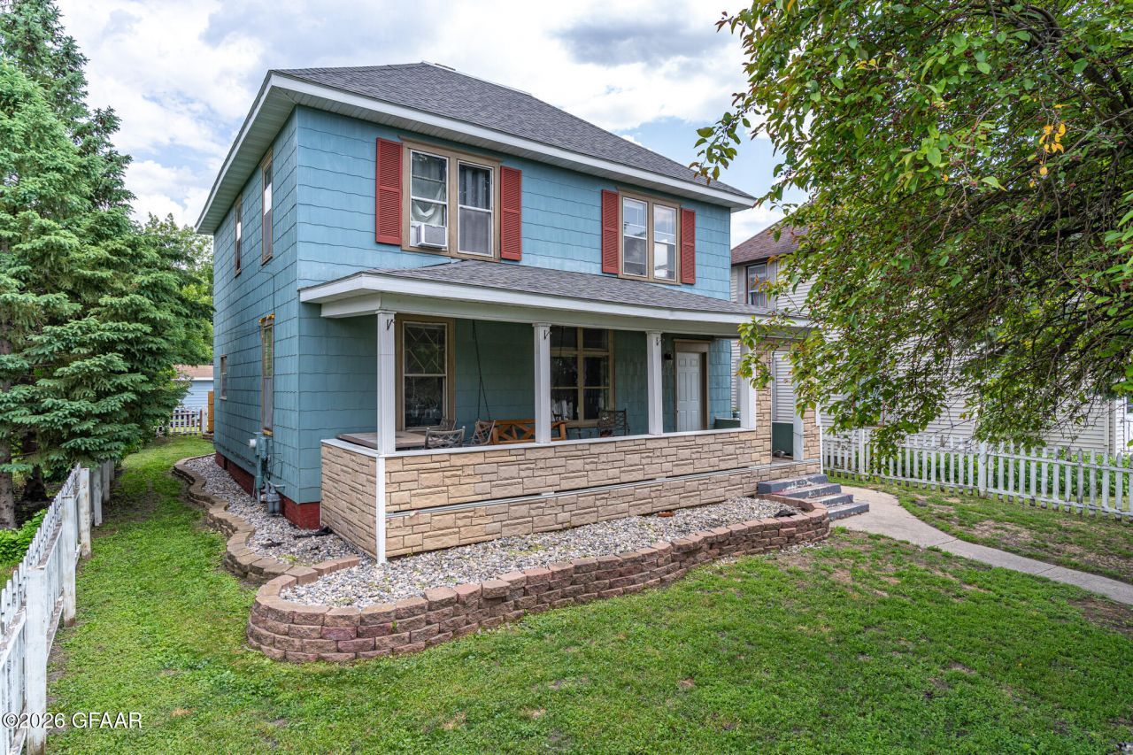 215 Washington Avenue, Crookston, MN 56716 Main Photo