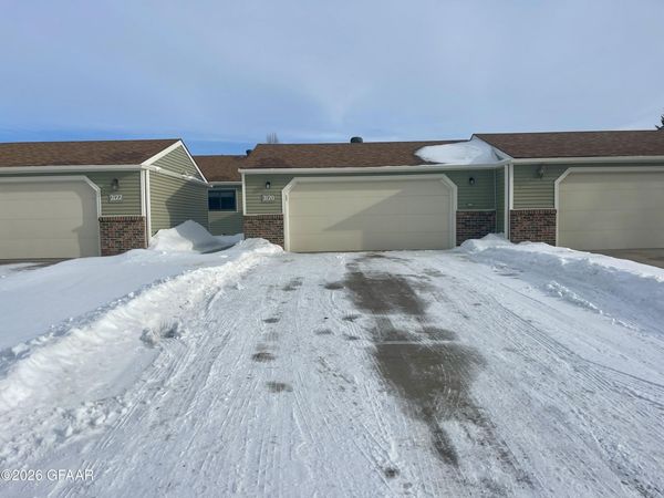 2120 14TH Avenue NW, East Grand Forks, MN 56721