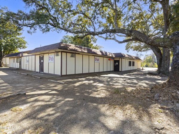 2061 Pass Road, Biloxi, MS 39531