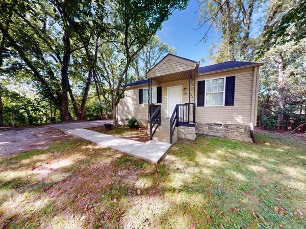 1215 Greenfield Dr, Clarksville, TN 37040