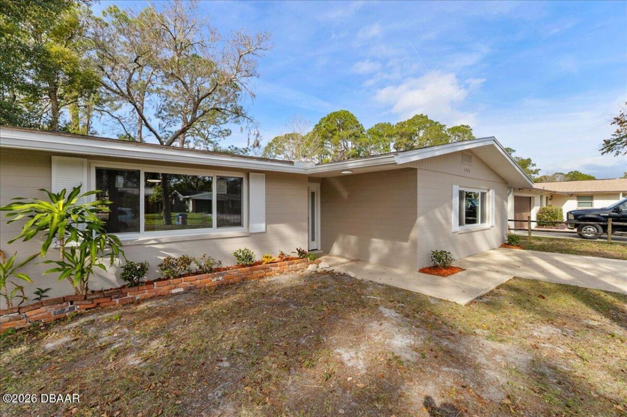 1524 Culverhouse Drive, Daytona Beach, FL 32117 Main Photo