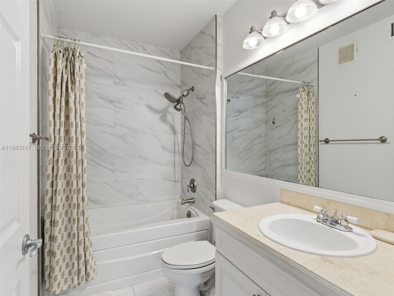 6861 SW 44th St , Unit 304, Miami, FL 33155 Photo