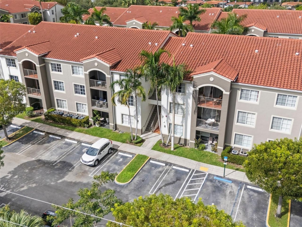 6861 SW 44th St , Unit 304, Miami, FL 33155 Photo