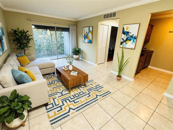 1141 Lake Victoria Dr, Unit E, West Palm Beach, FL 33411