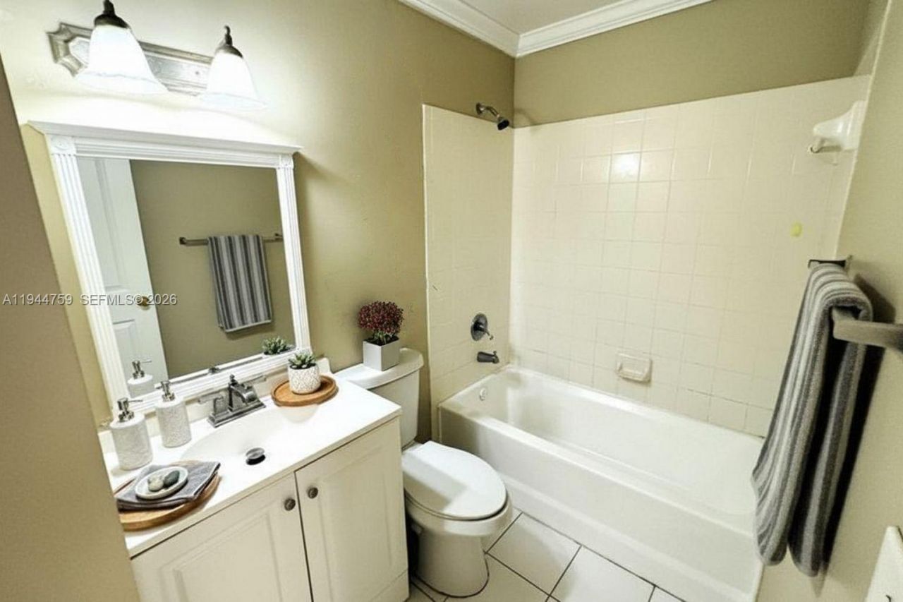 1141 Lake Victoria Dr, Unit E, West Palm Beach, FL 33411 Photo