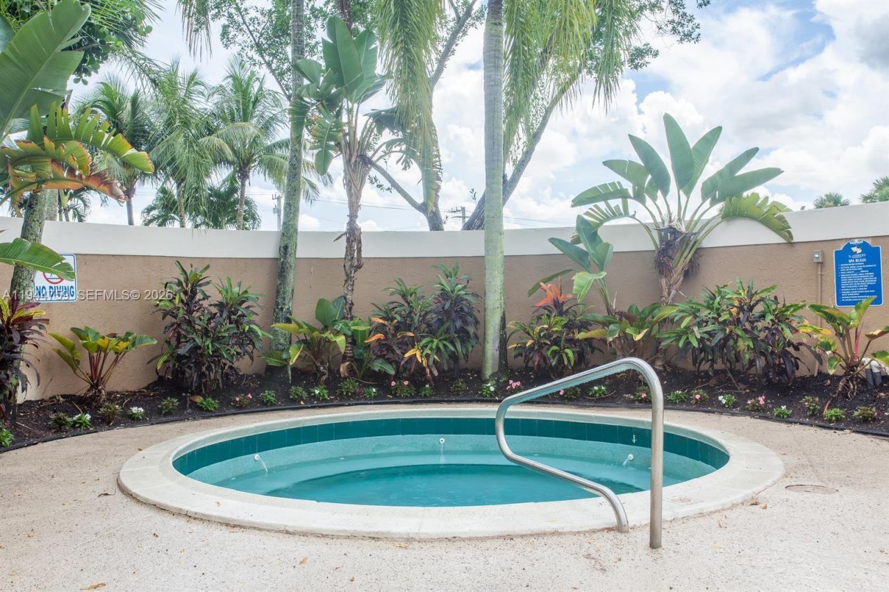 1141 Lake Victoria Dr, Unit E, West Palm Beach, FL 33411 Photo