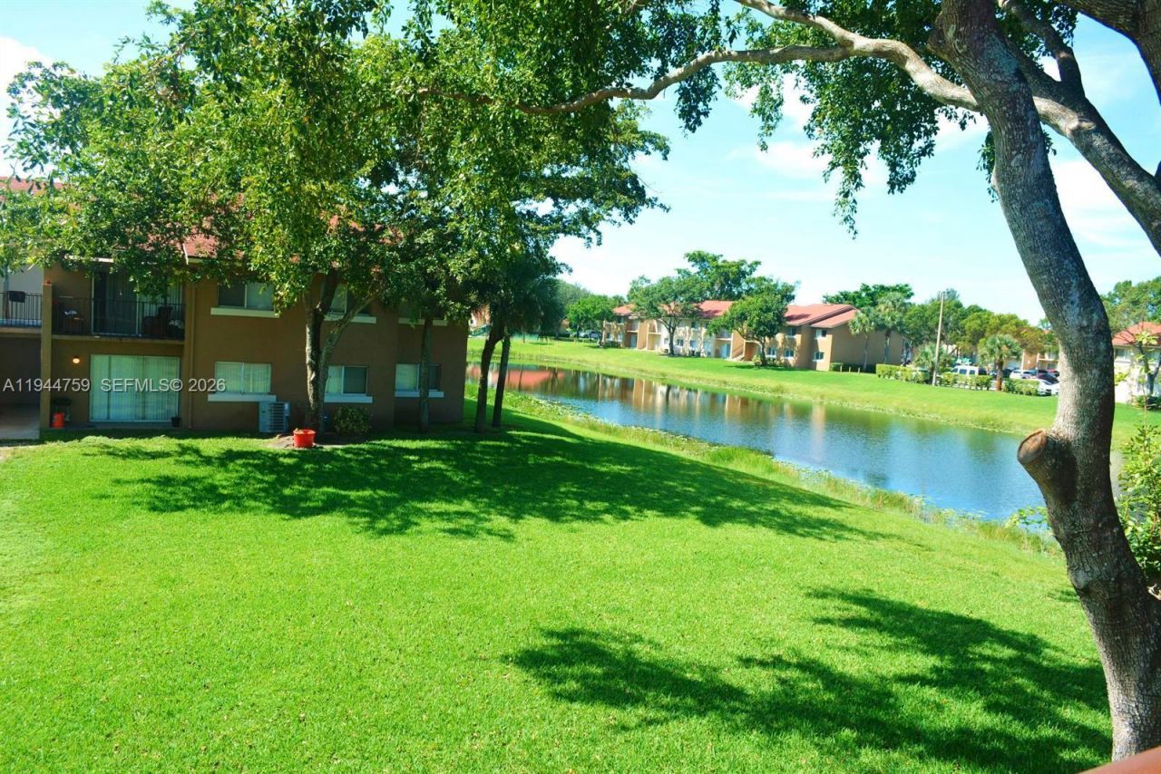 1141 Lake Victoria Dr, Unit E, West Palm Beach, FL 33411 Photo