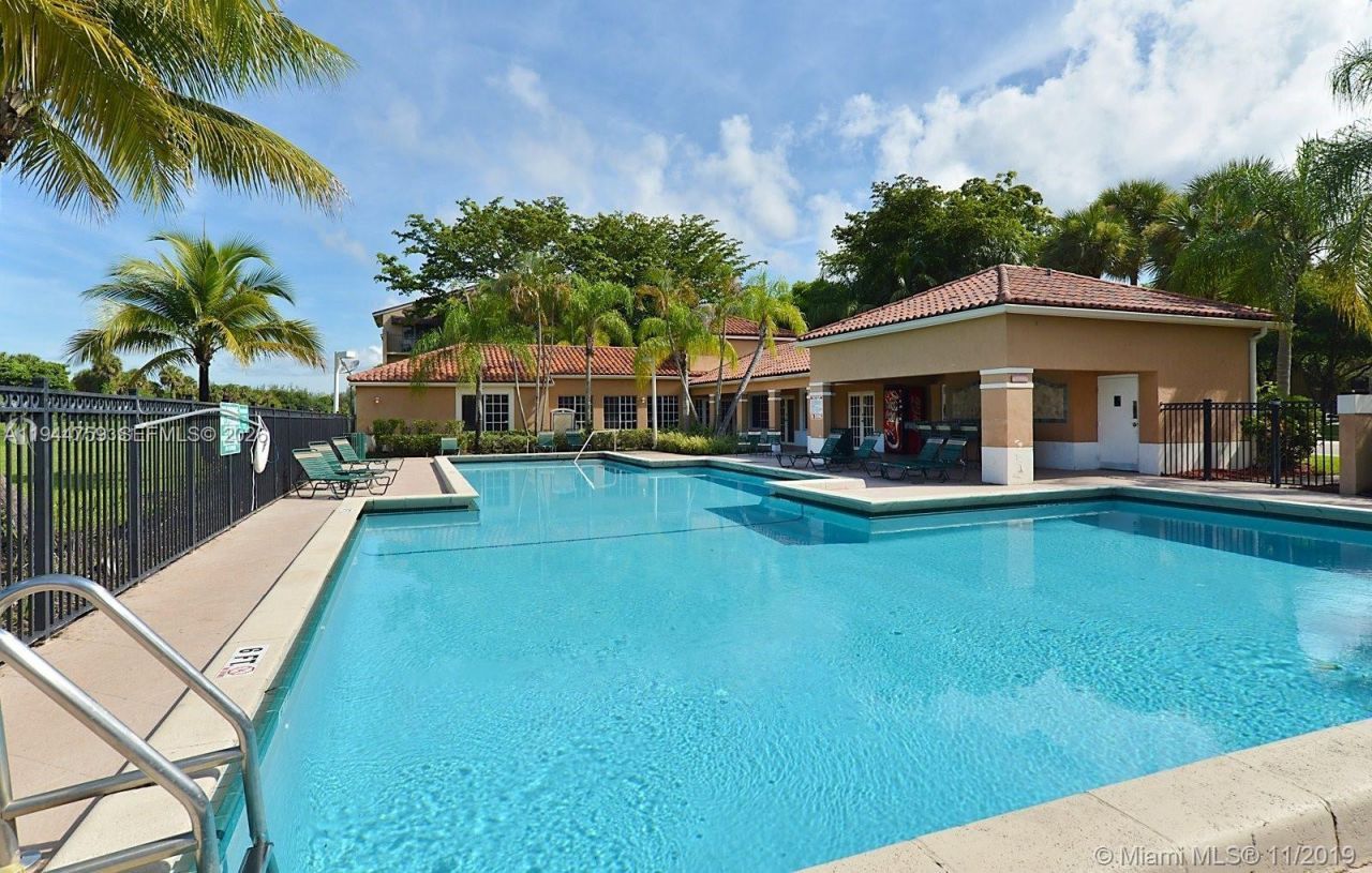 1141 Lake Victoria Dr, Unit E, West Palm Beach, FL 33411 Photo