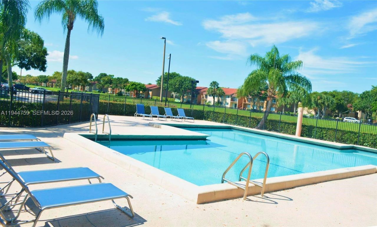 1141 Lake Victoria Dr, Unit E, West Palm Beach, FL 33411 Photo