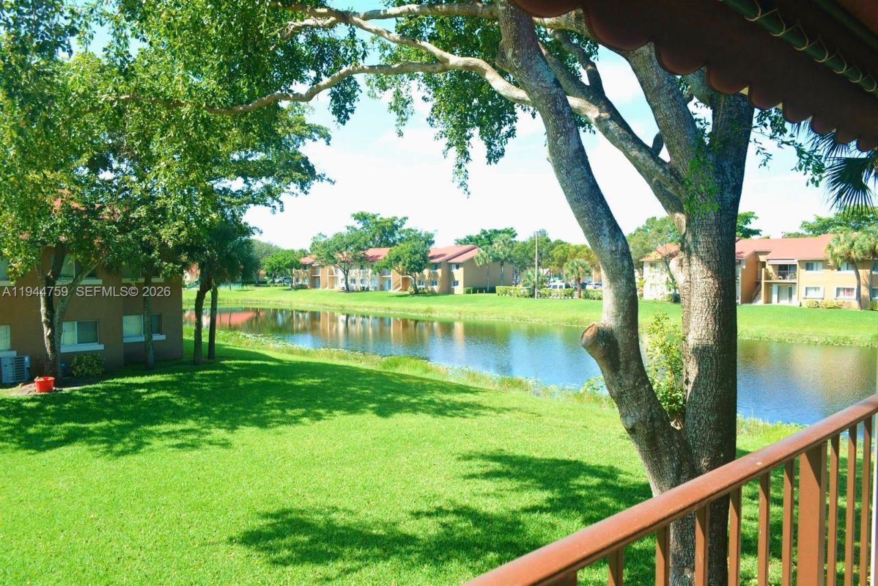 1141 Lake Victoria Dr, Unit E, West Palm Beach, FL 33411 Photo