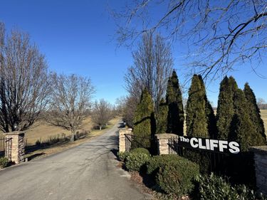 426 Cliffside Drive, Russell Springs, KY 42642