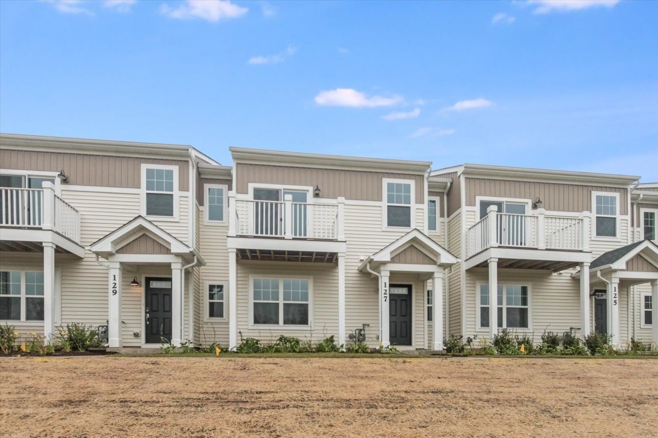 424 Comstock Road, South Elgin, IL 60177 Main Photo