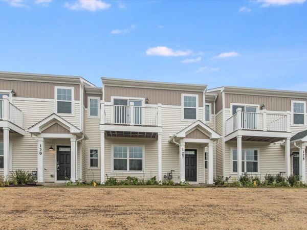 424 Comstock Road, South Elgin, IL 60177