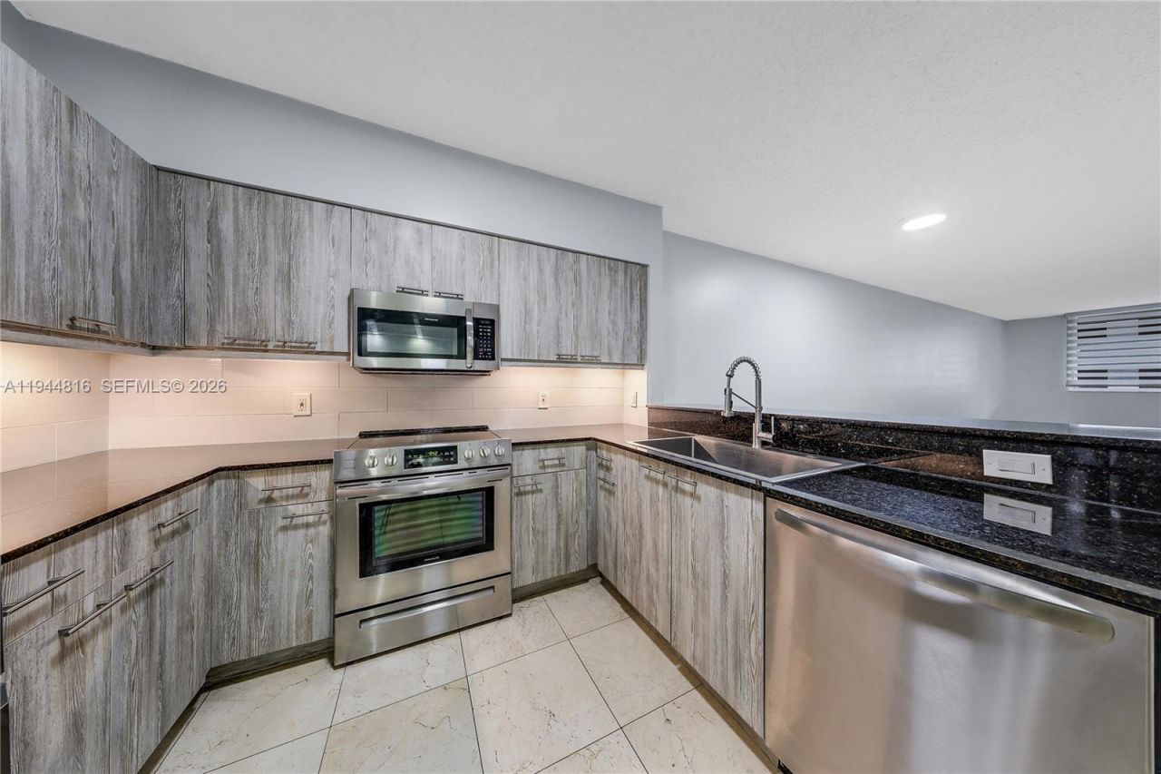 5091 NW 7th St, Unit 115, Miami, FL 33126 Photo