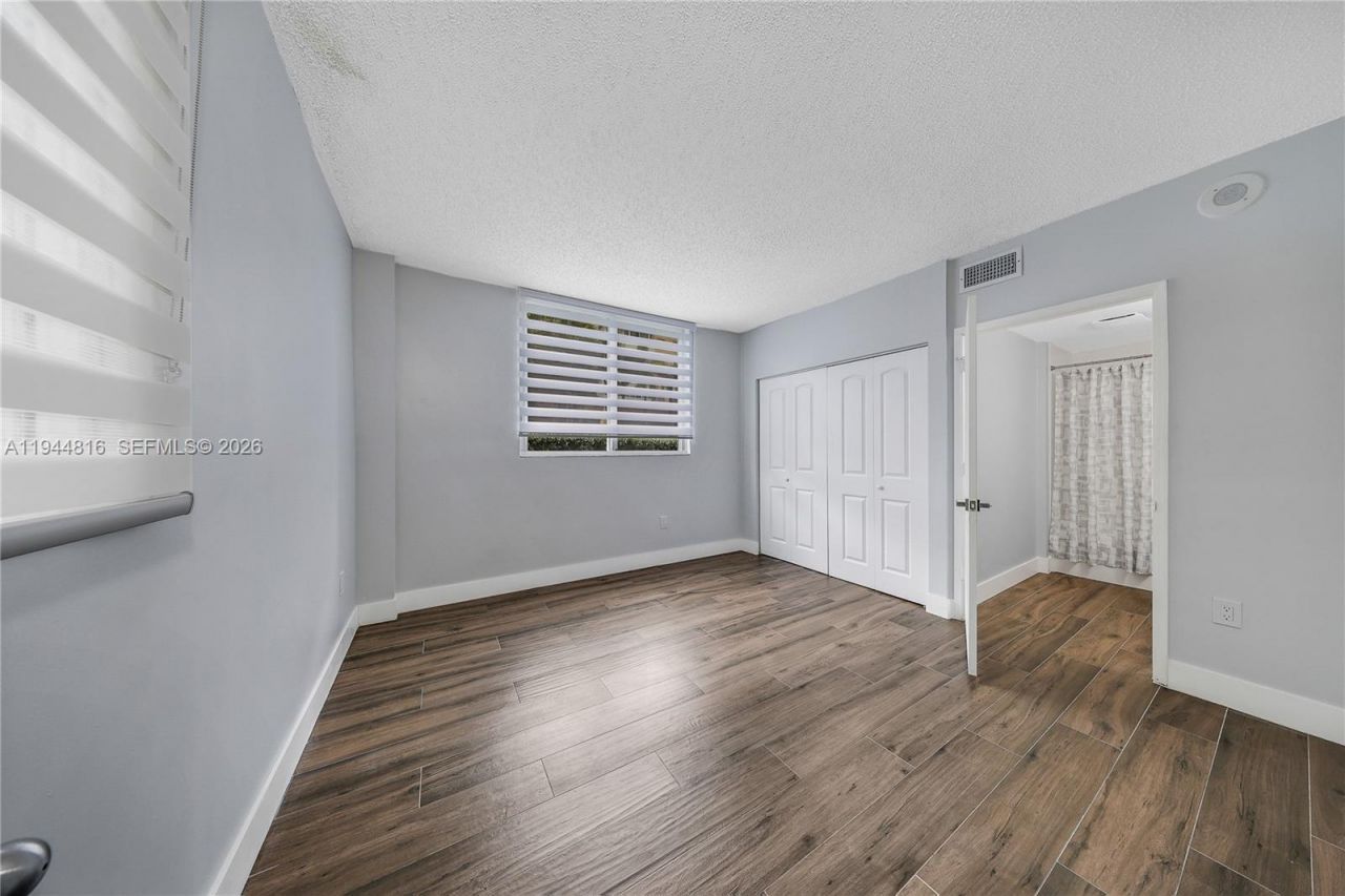 5091 NW 7th St, Unit 115, Miami, FL 33126 Photo