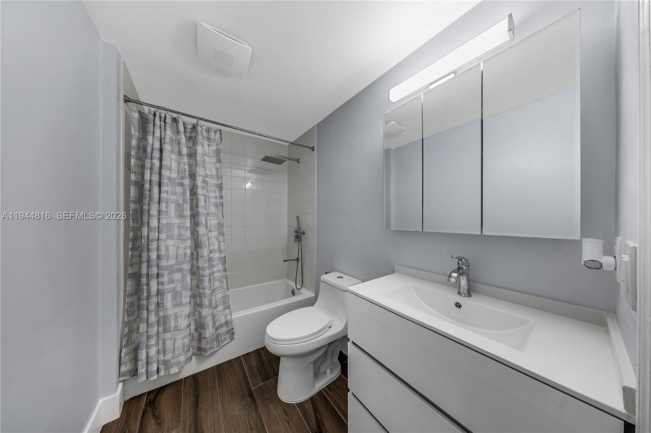 5091 NW 7th St, Unit 115, Miami, FL 33126 Photo