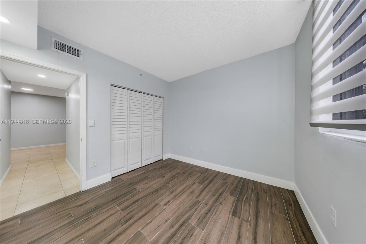 5091 NW 7th St, Unit 115, Miami, FL 33126 Photo