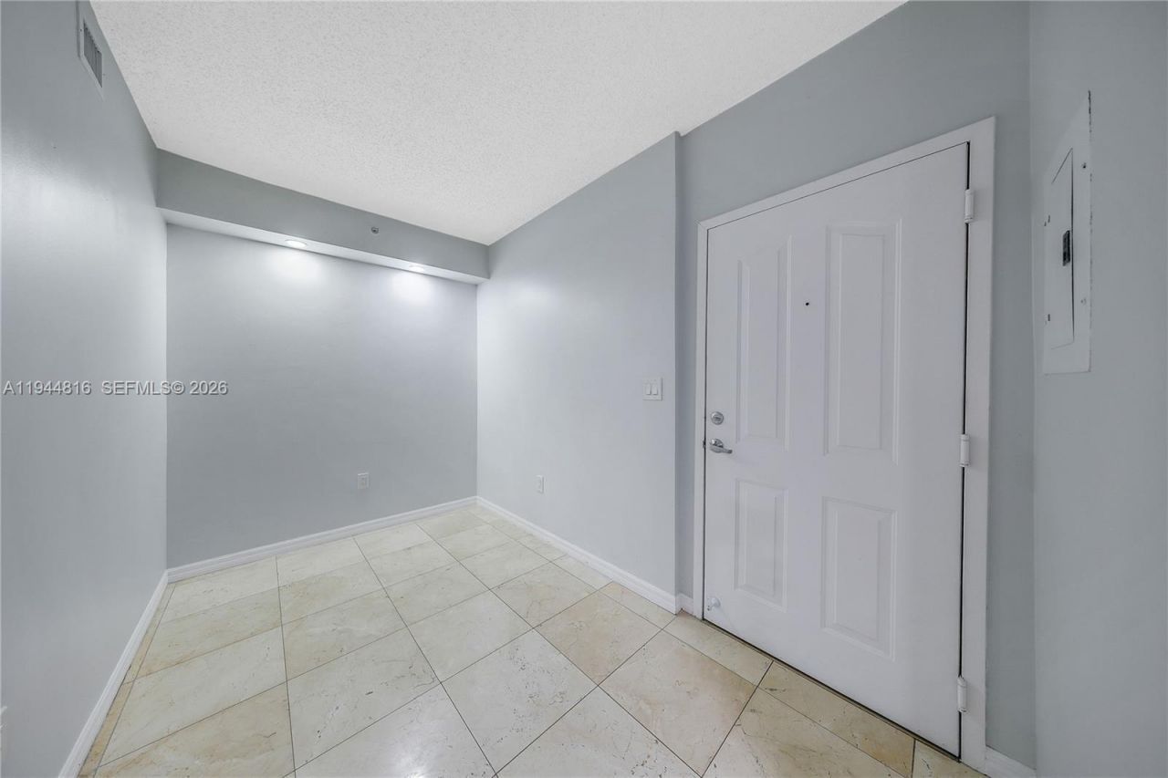 5091 NW 7th St, Unit 115, Miami, FL 33126 Photo