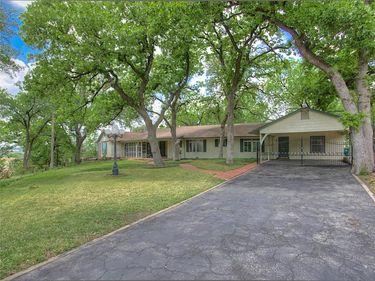 1901 Bluebird Avenue, Fort Worth, TX 76111